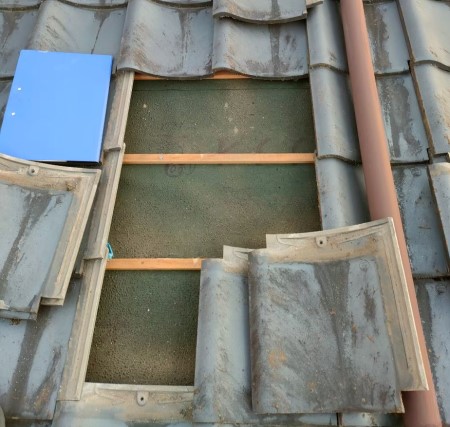 ルーフィングの点検　特に問題なし　瓦屋根